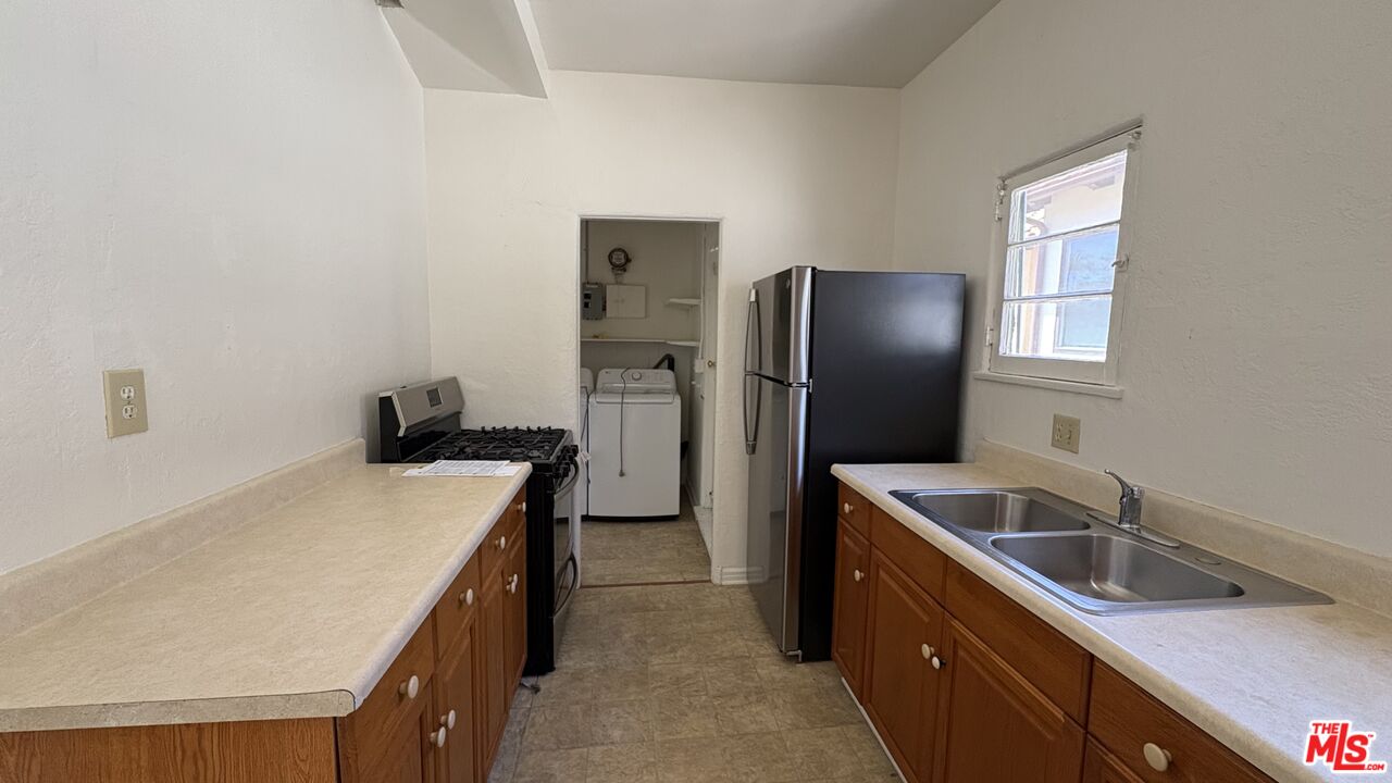 1553 S Durango Ave