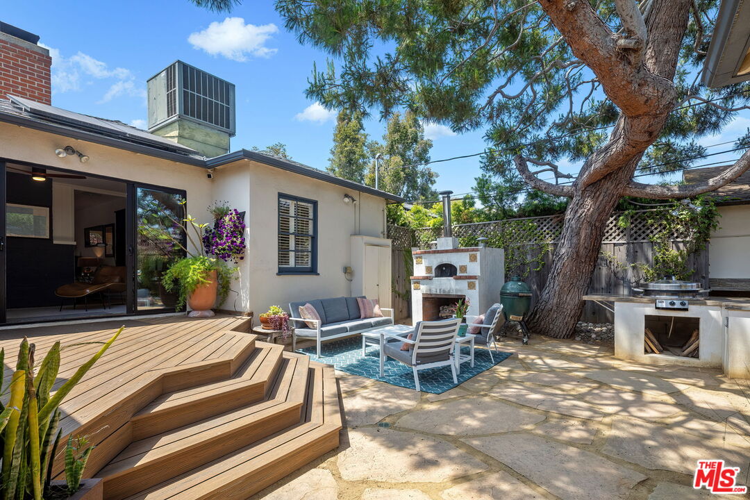 2822 Bagley Ave