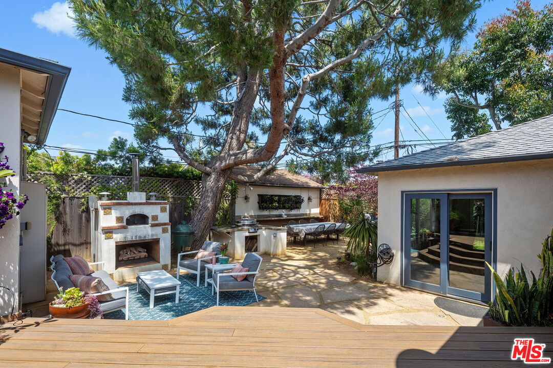 2822 Bagley Ave