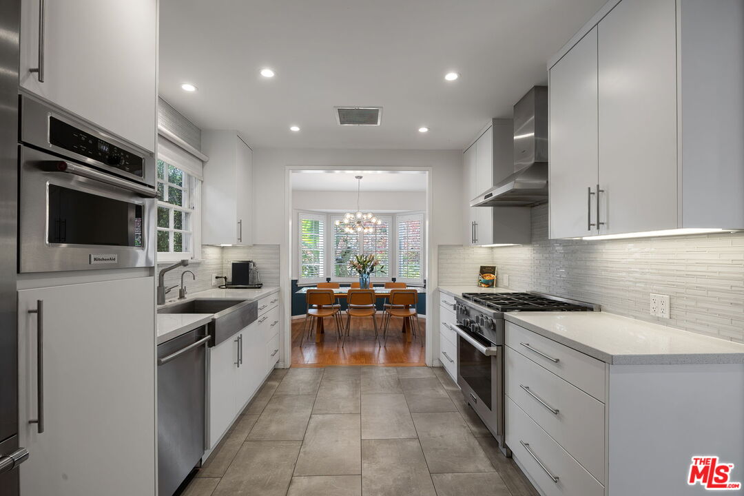 2822 Bagley Ave