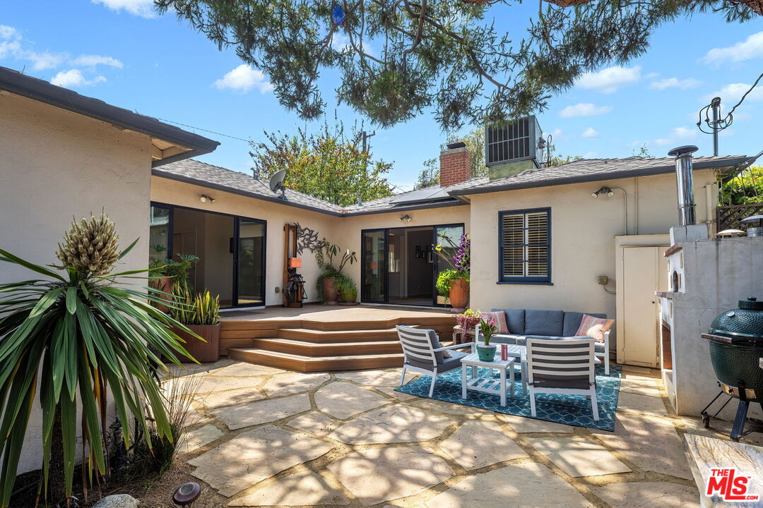 2822 Bagley Ave