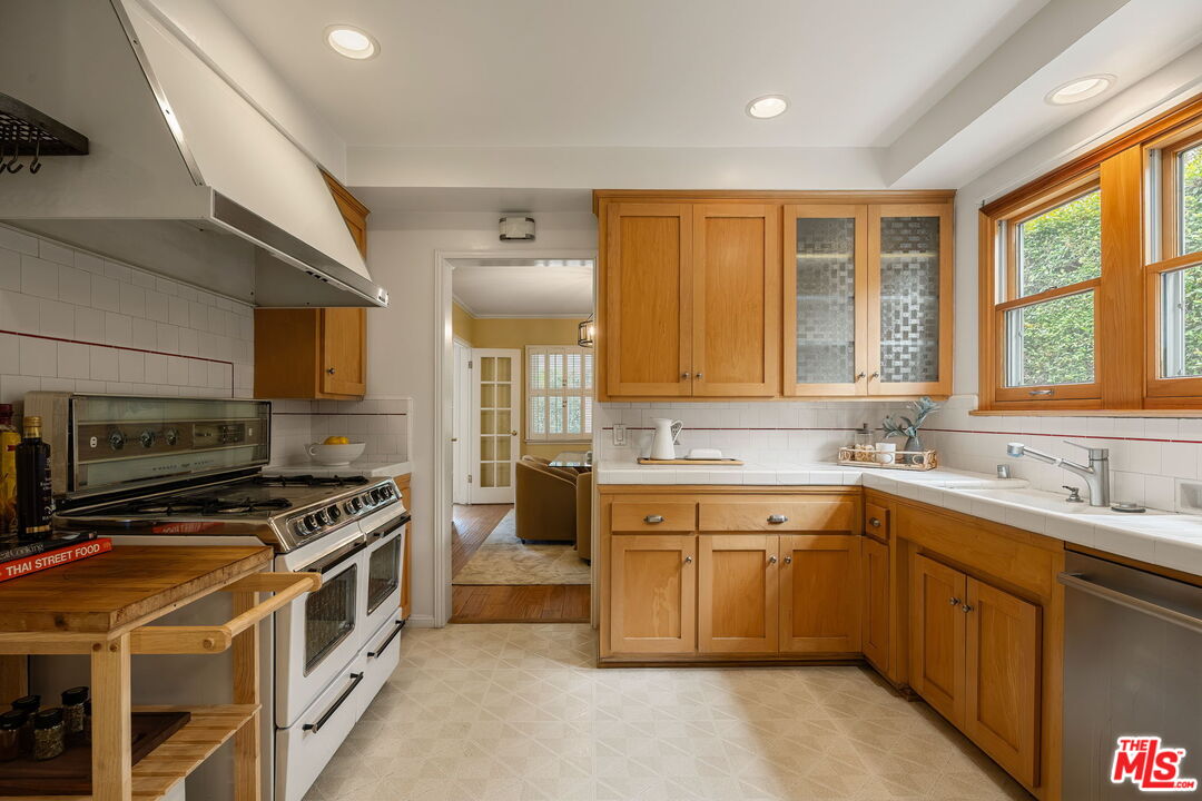 1956 S Durango Ave