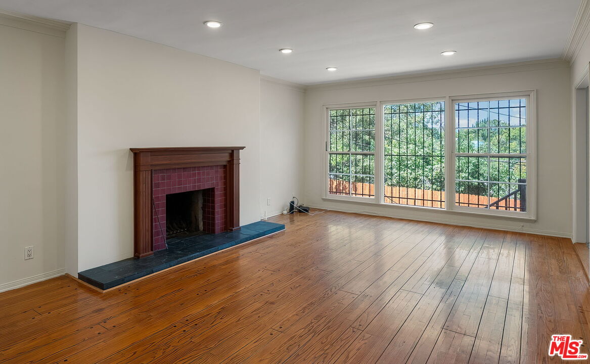 9149 Hillsboro Dr