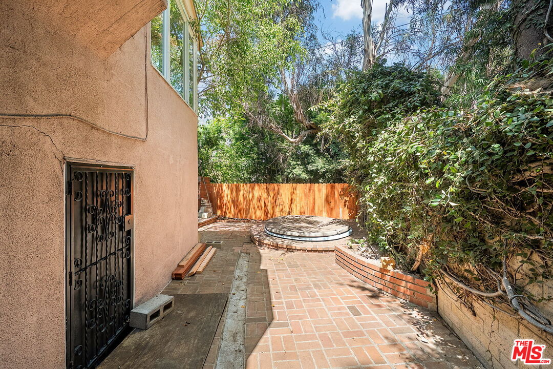 9149 Hillsboro Dr