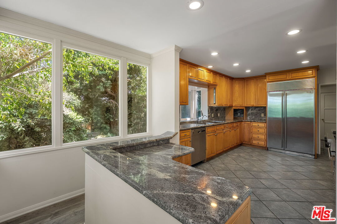 9149 Hillsboro Dr
