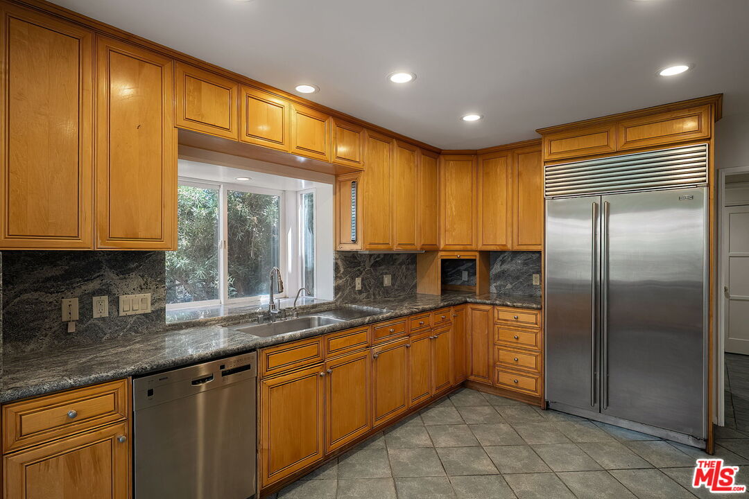 9149 Hillsboro Dr