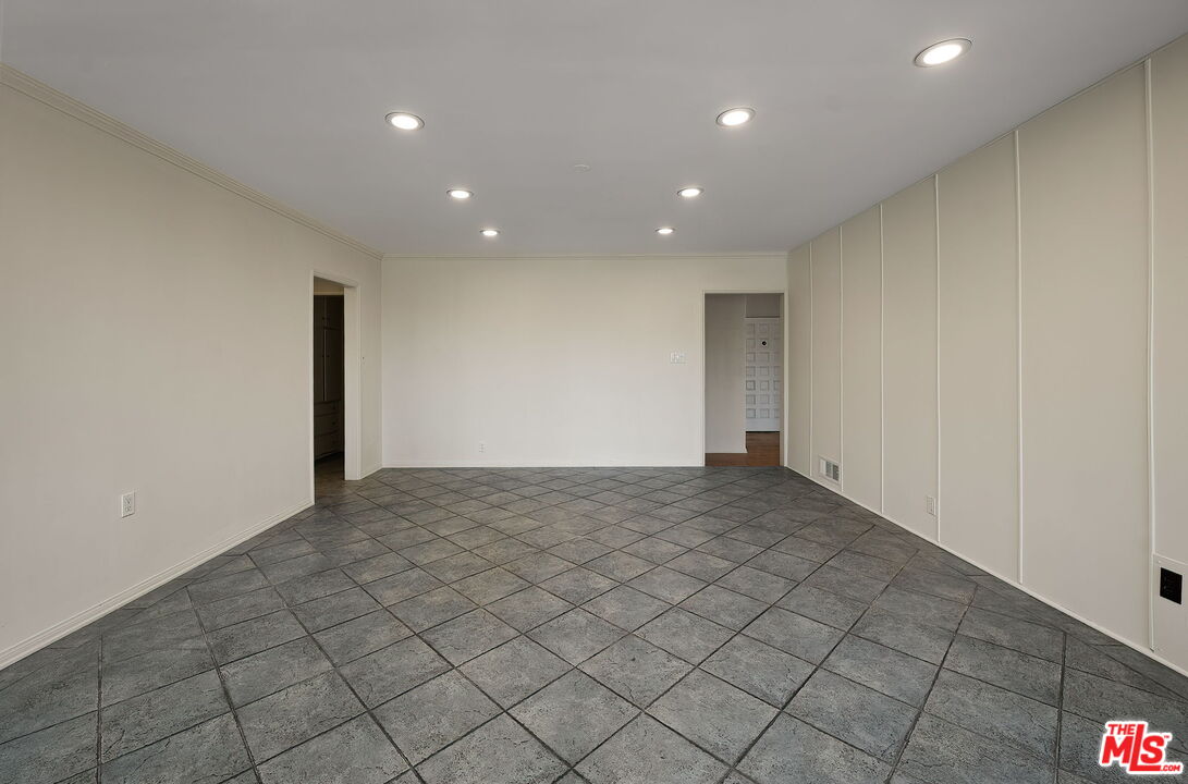9149 Hillsboro Dr