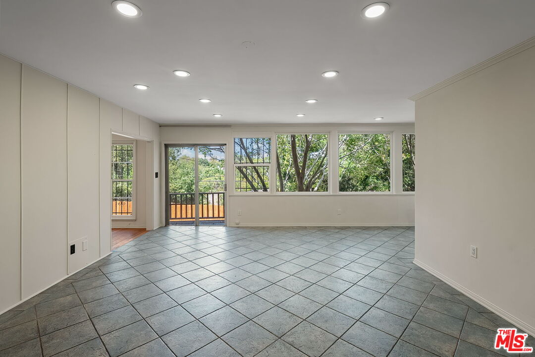 9149 Hillsboro Dr