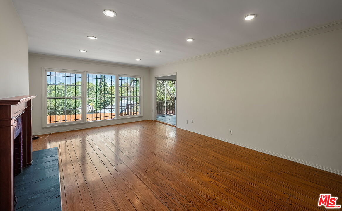 9149 Hillsboro Dr