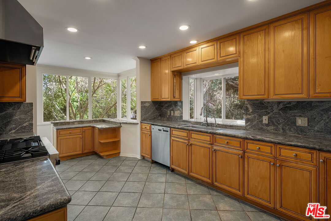9149 Hillsboro Dr