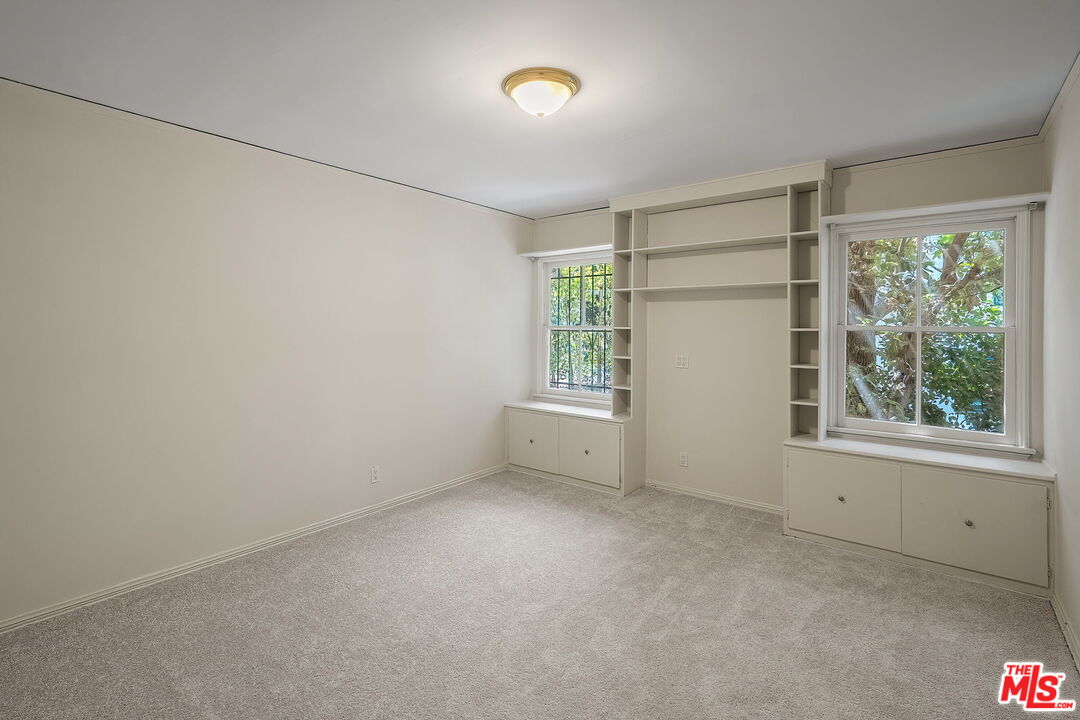 9149 Hillsboro Dr