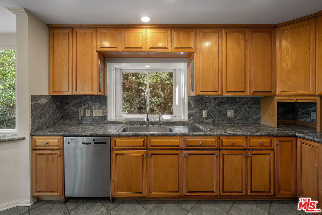 9149 Hillsboro Dr