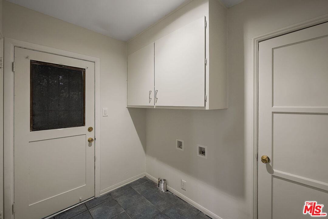 9149 Hillsboro Dr