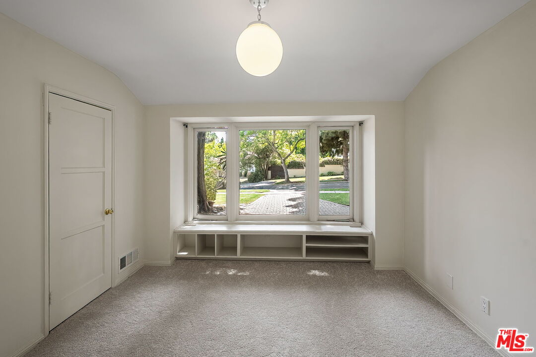 9149 Hillsboro Dr