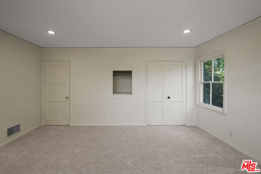 9149 Hillsboro Dr