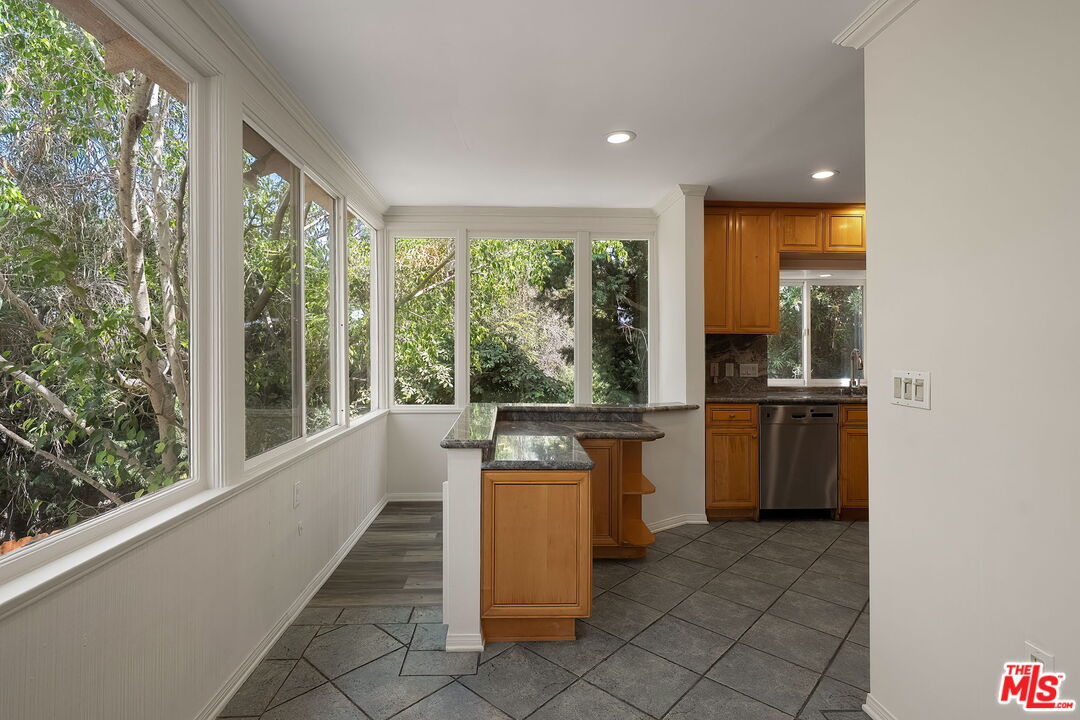 9149 Hillsboro Dr