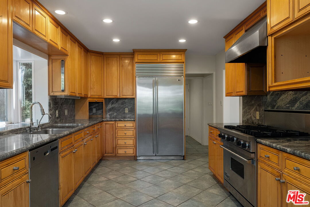 9149 Hillsboro Dr
