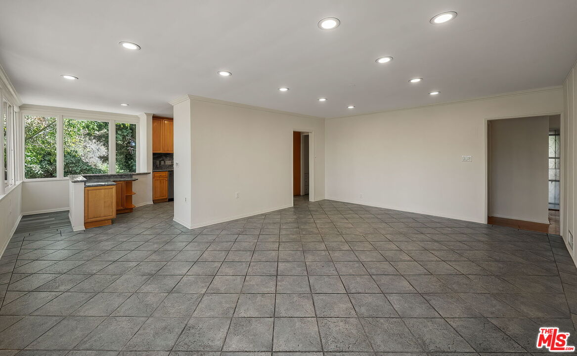 9149 Hillsboro Dr