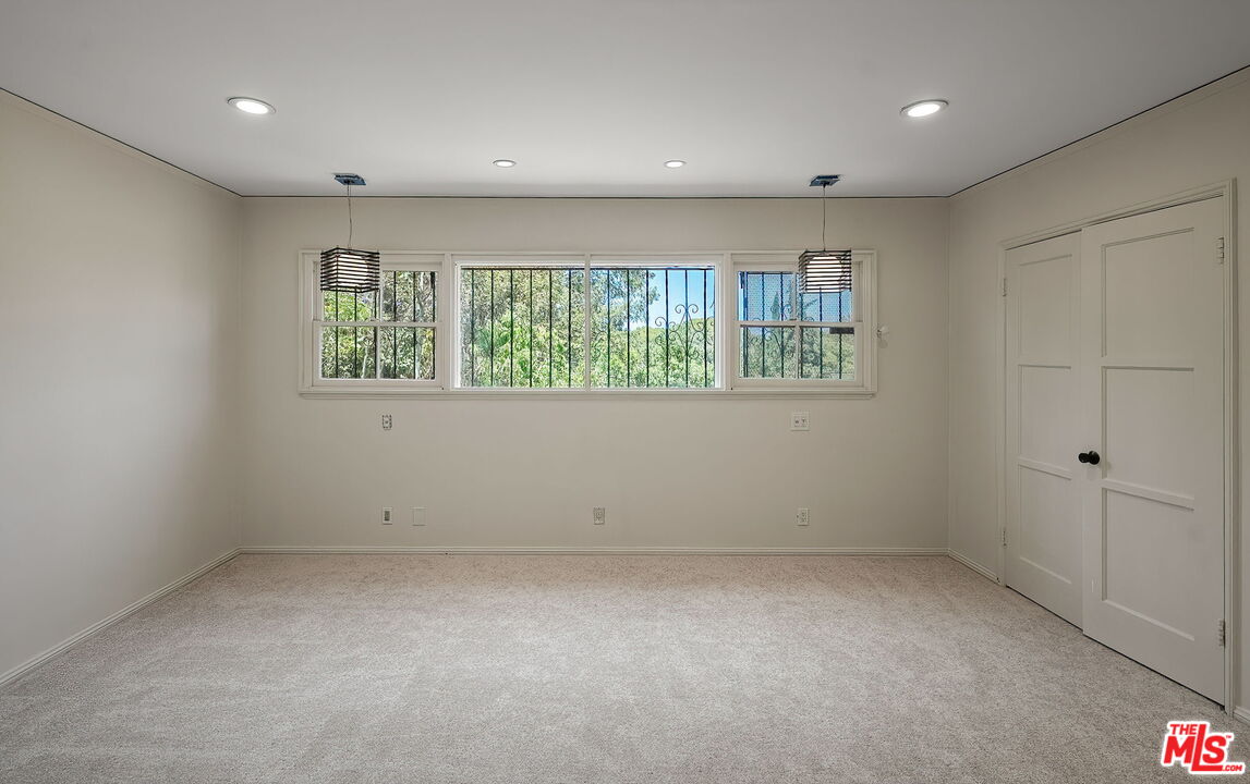 9149 Hillsboro Dr