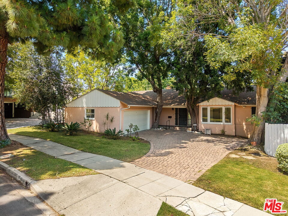 9149 Hillsboro Dr