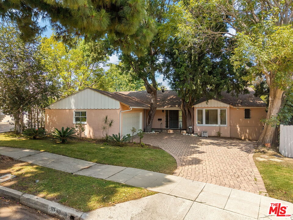 9149 Hillsboro Dr
