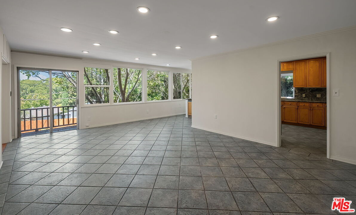 9149 Hillsboro Dr