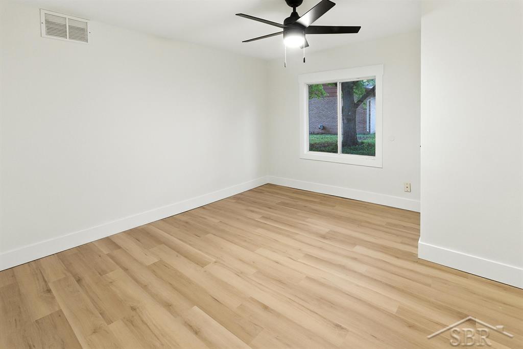 320 W Nickels Street