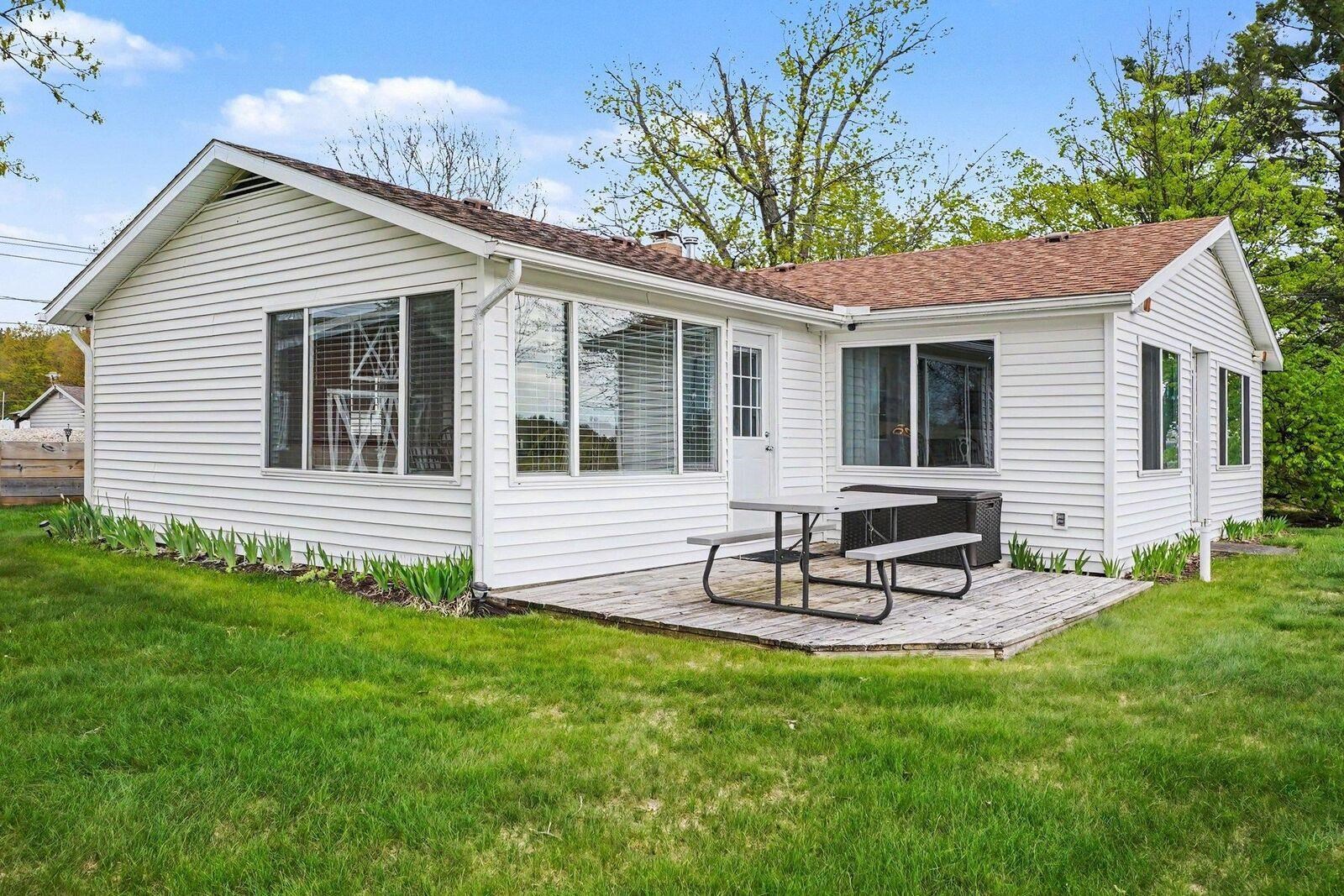 5495 Oakridge Drive
