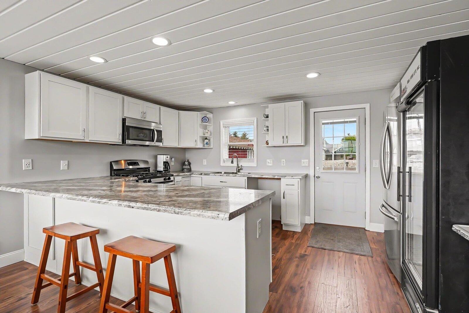 5495 Oakridge Drive