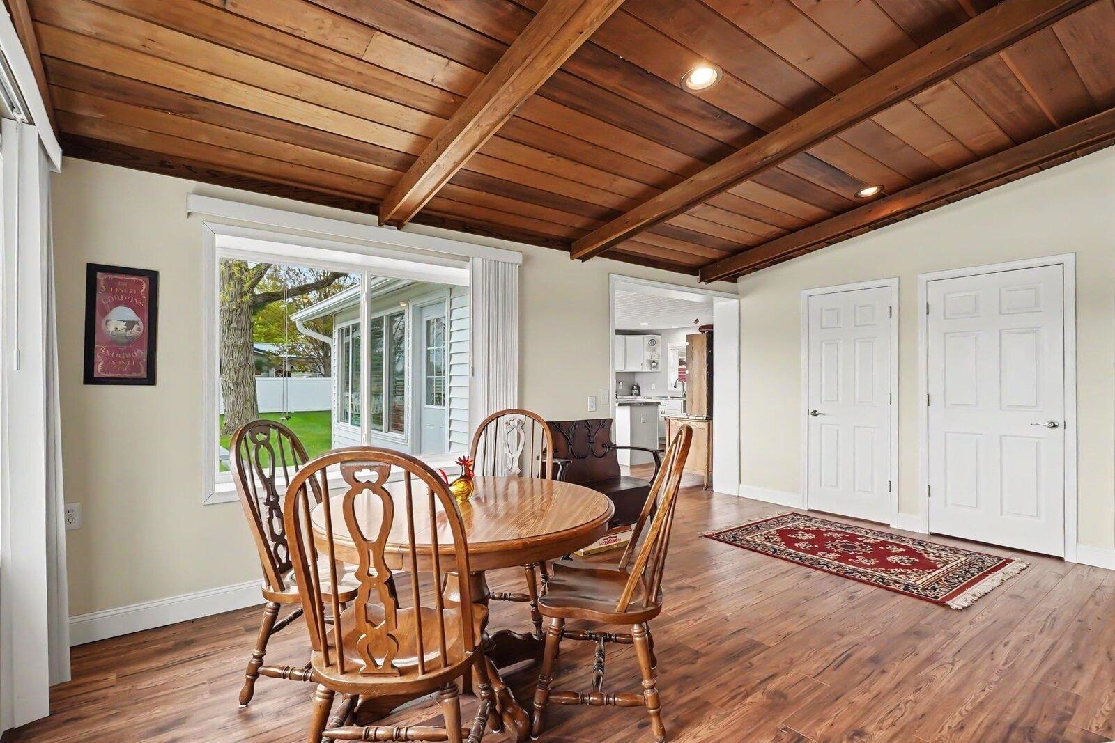 5495 Oakridge Drive