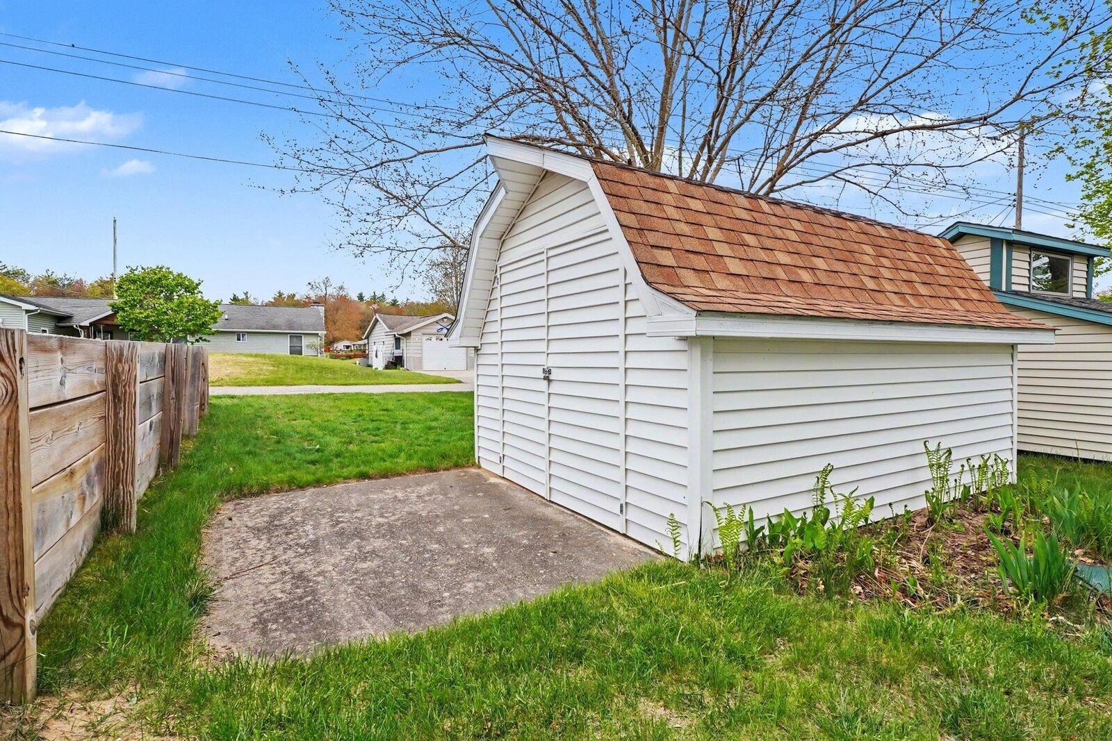 5495 Oakridge Drive