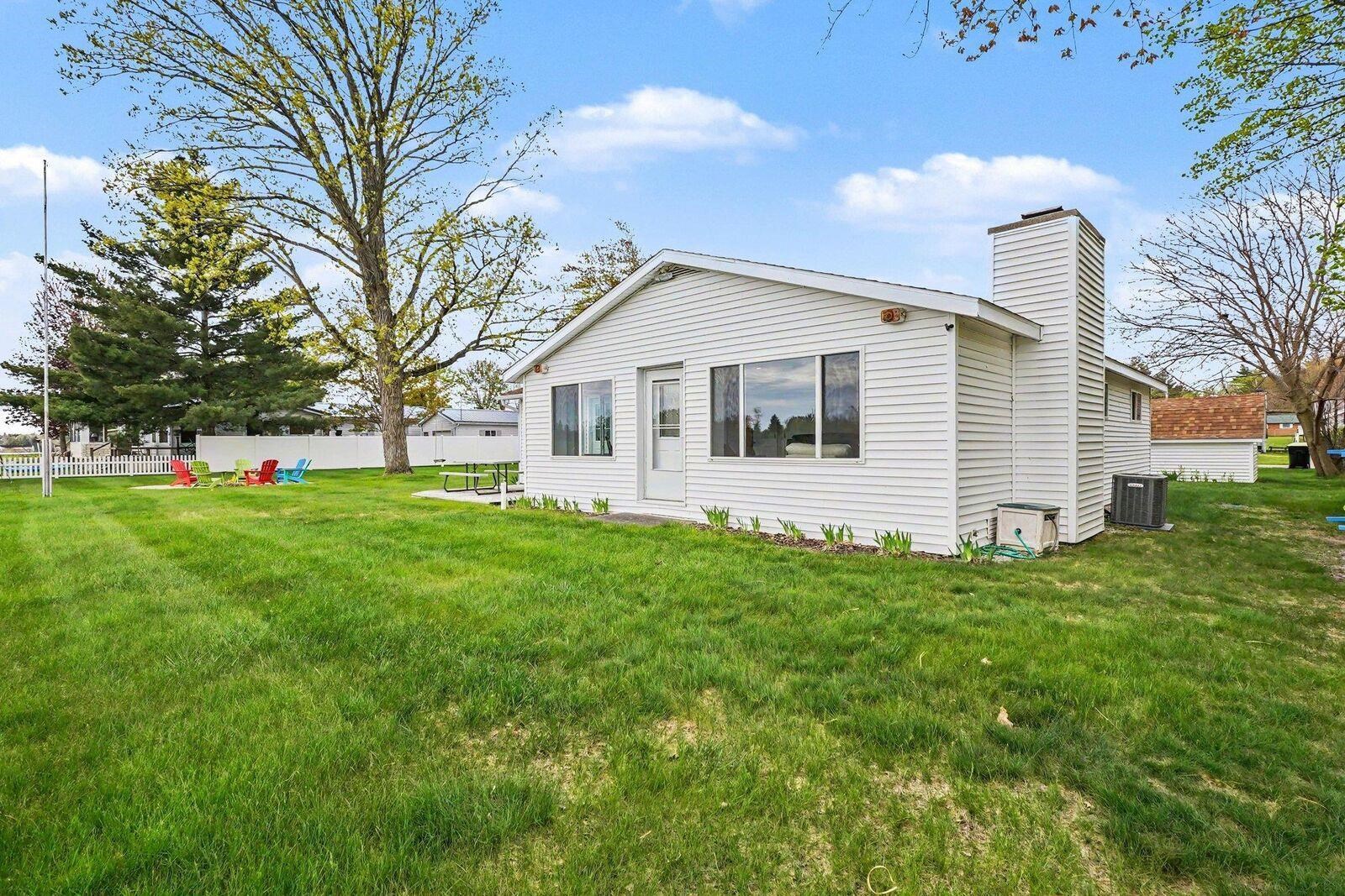 5495 Oakridge Drive