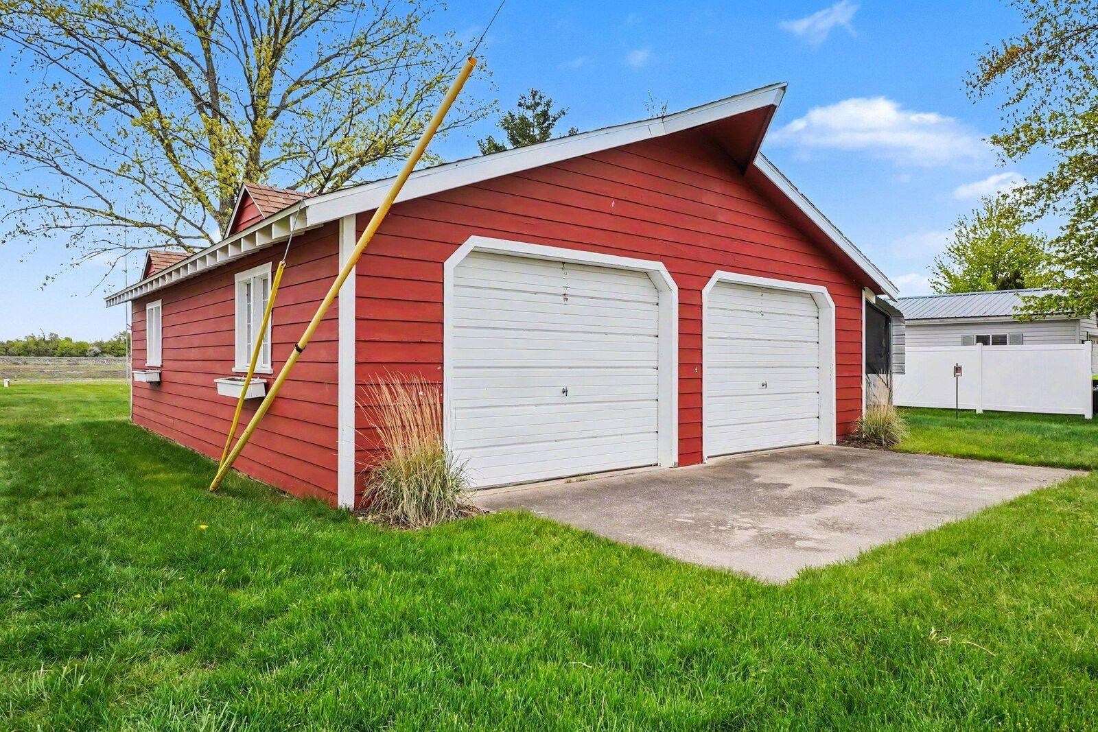 5495 Oakridge Drive
