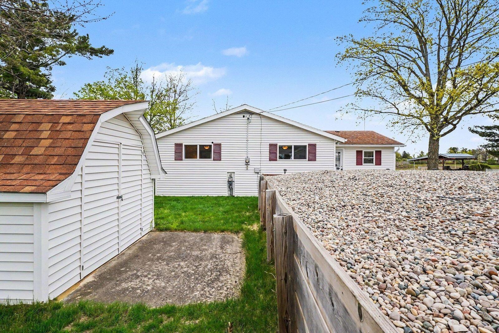 5495 Oakridge Drive