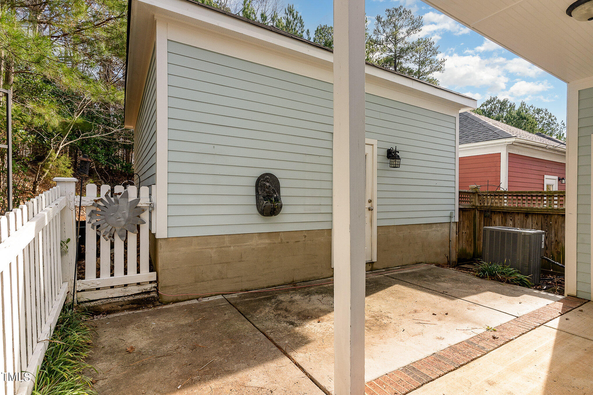 4419 Crystal Breeze Street