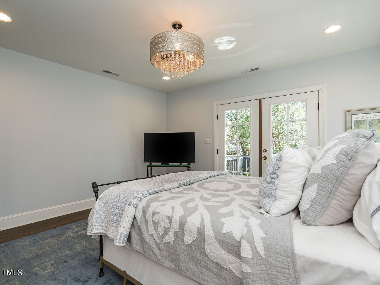 1004 Benjamin Street