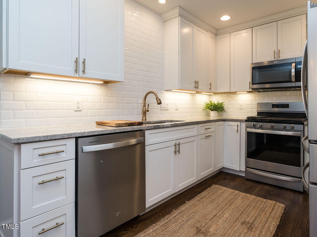 1004 Benjamin Street