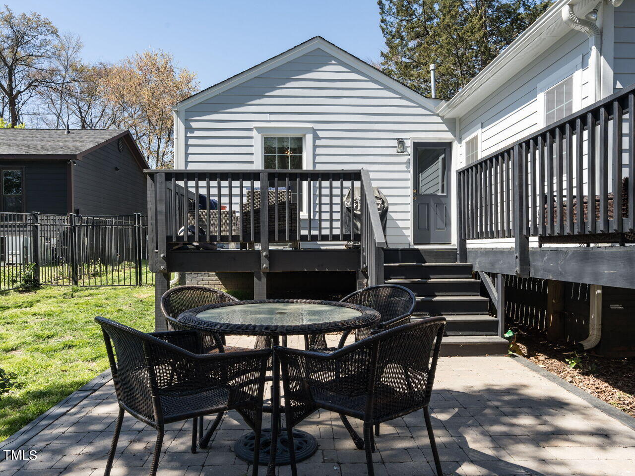 1004 Benjamin Street