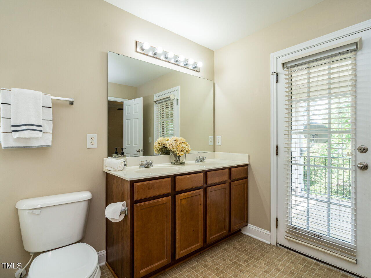 1065 Remington Oaks Circle