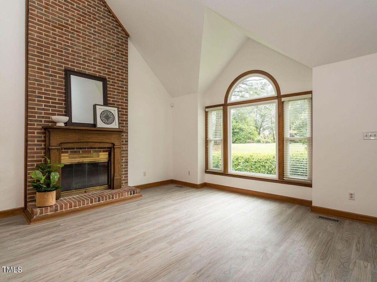 5321 Fox Pointe Drive