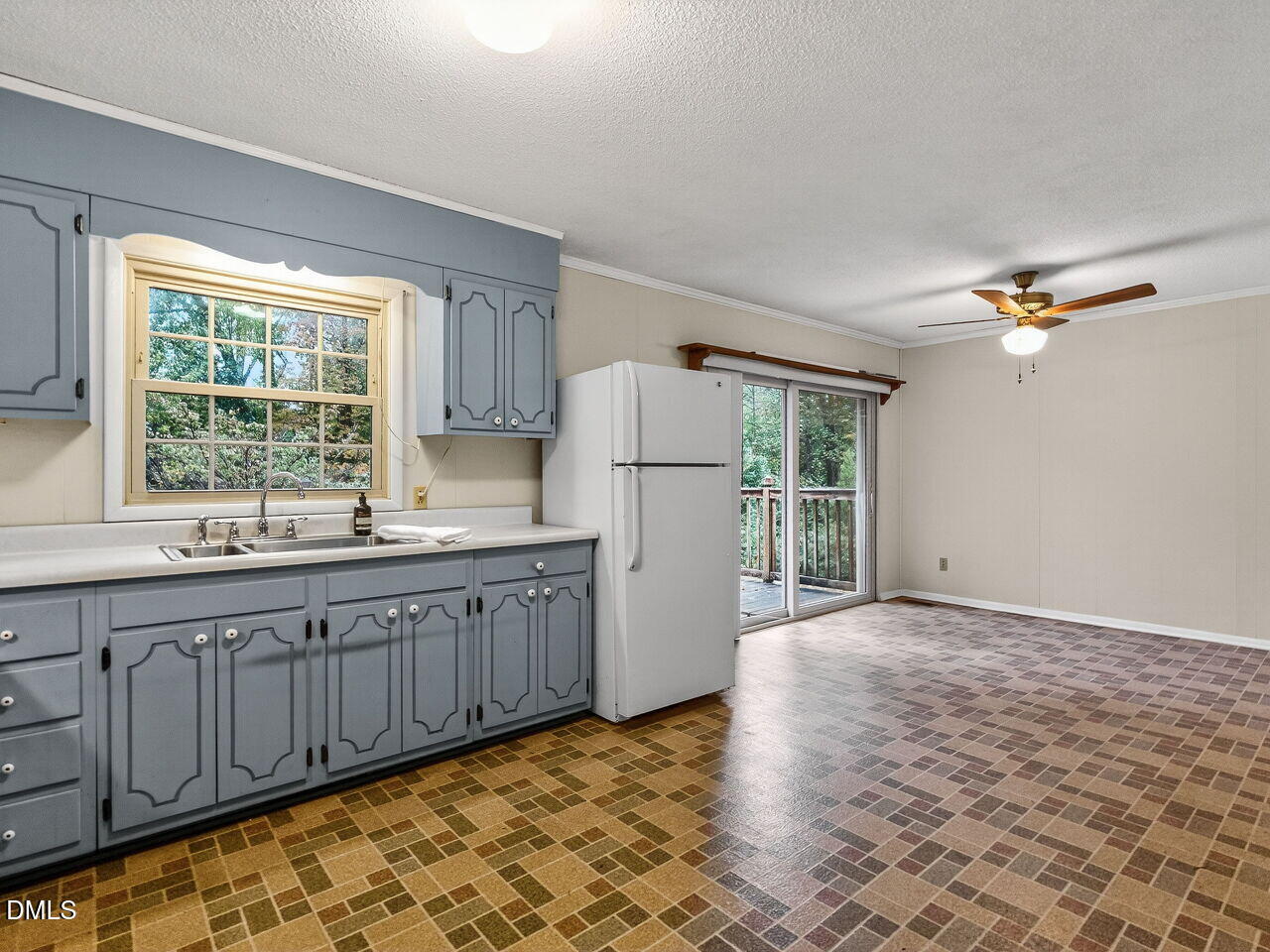 617 S Lakeside Drive