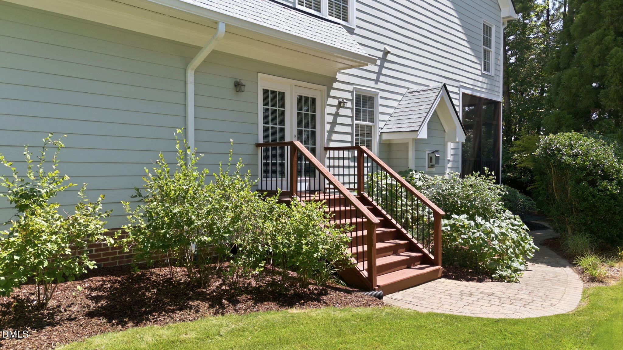 215 Lansbrooke Lane