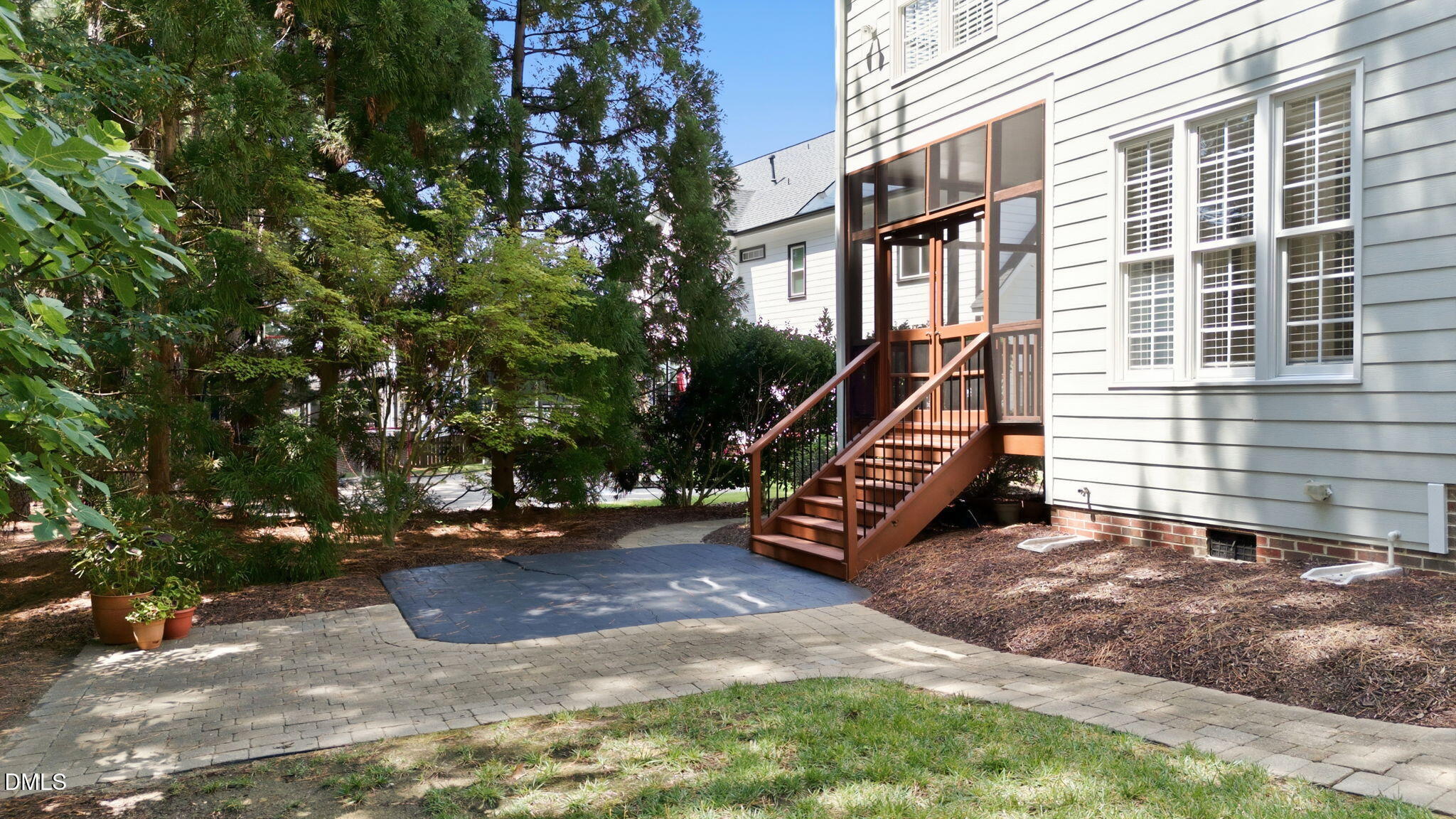 215 Lansbrooke Lane