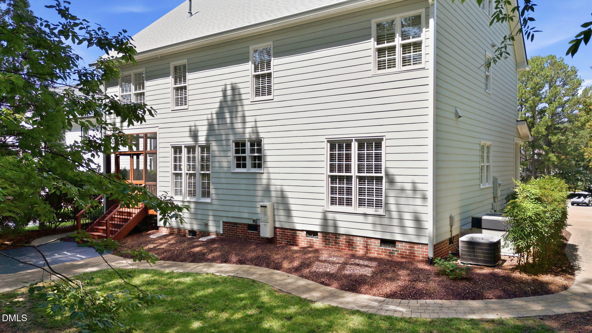 215 Lansbrooke Lane