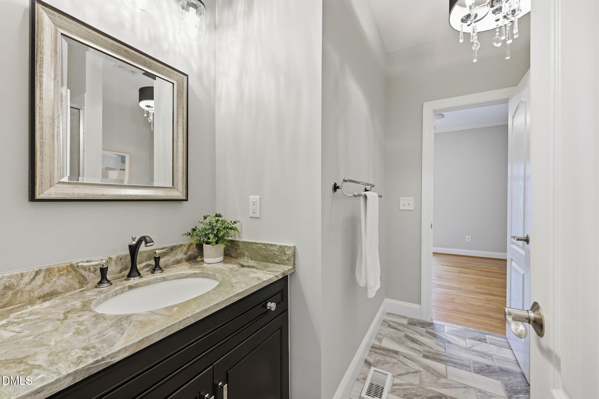 215 Lansbrooke Lane