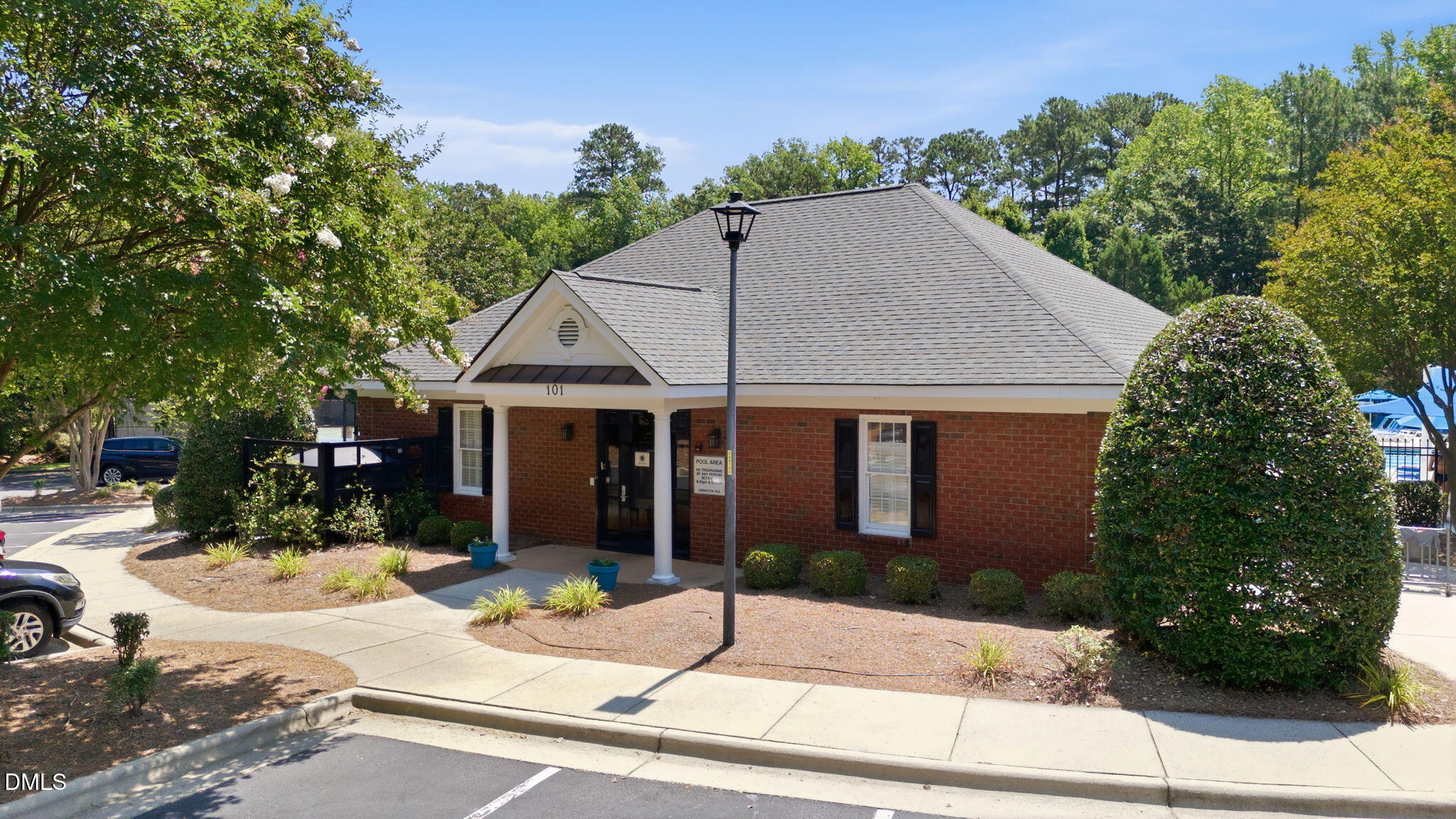 215 Lansbrooke Lane