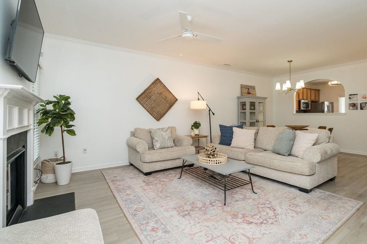 1044 Mica Lamp Court