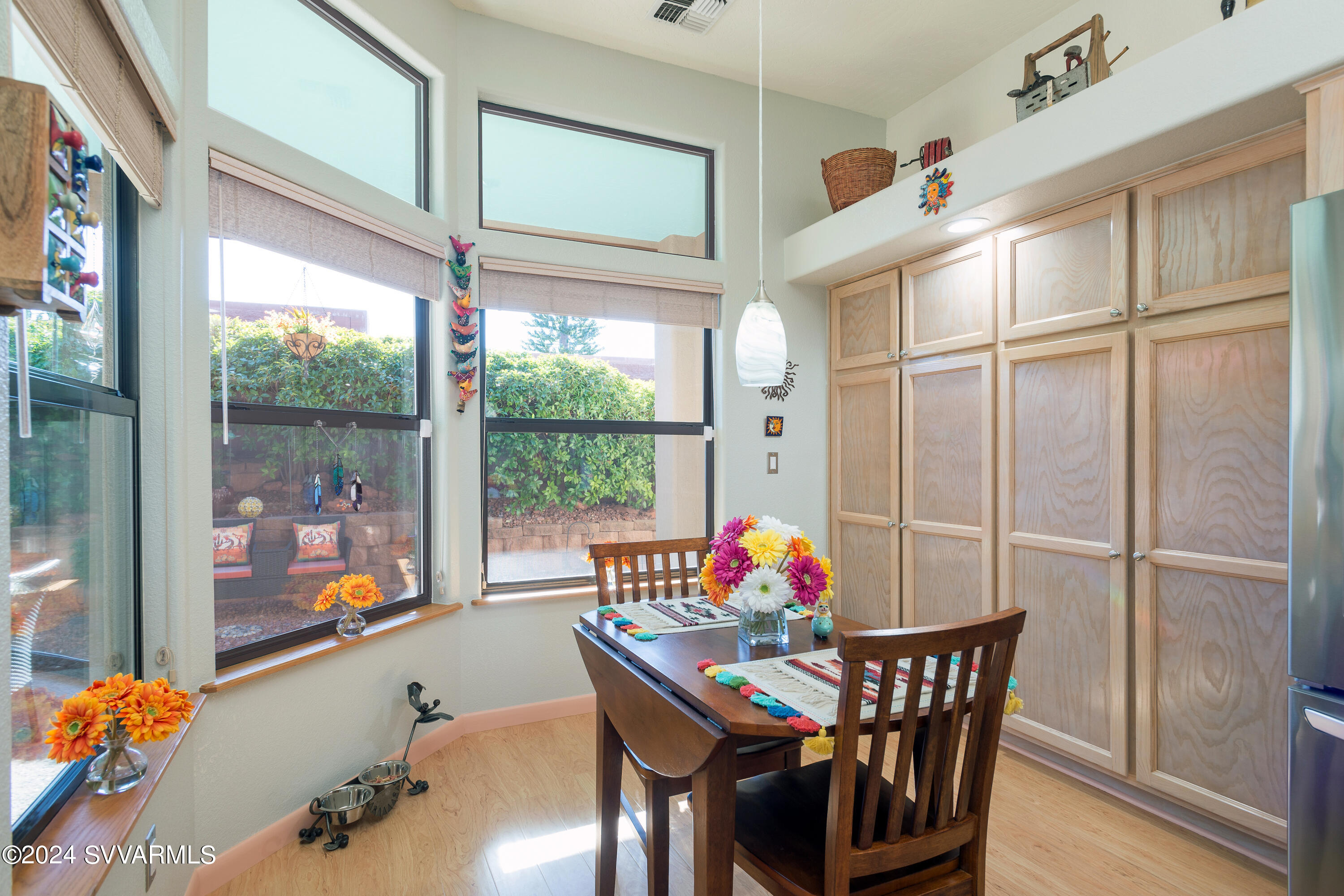 130 Indian Cliffs Rd