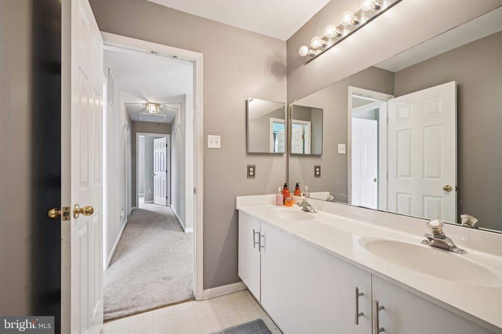 4 CHEYENNE COURT