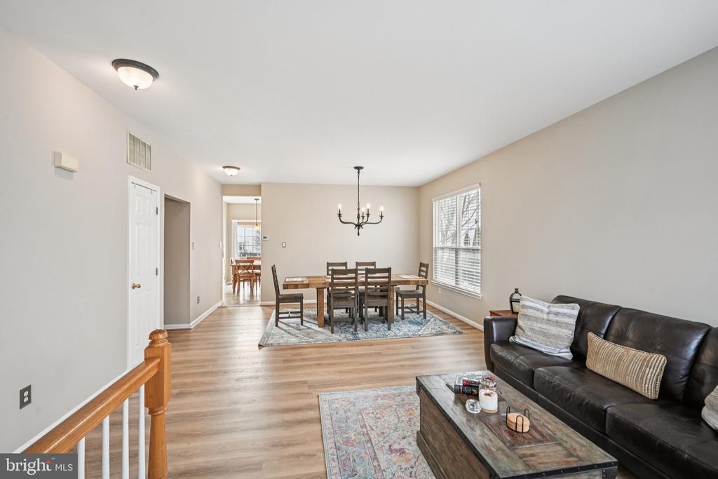 4 CHEYENNE COURT